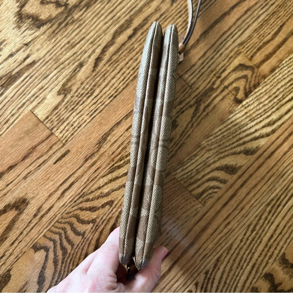 Coach double zip pouch wallet wristlet - Picture 3 of 16